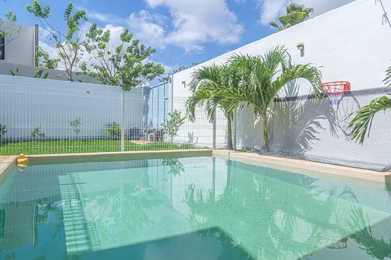 Private pool and garden