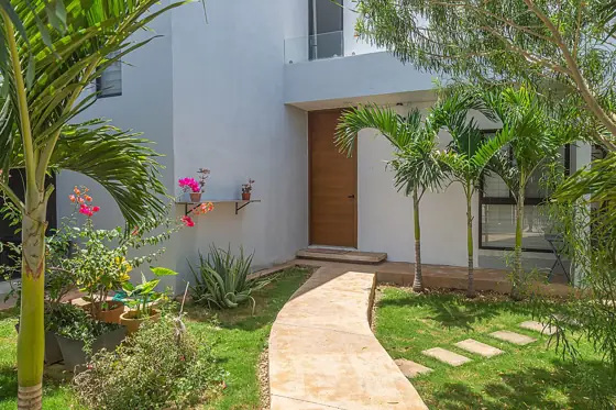 Garden path to the entrance
